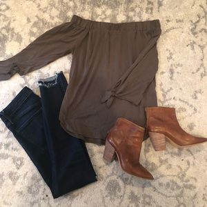 Off the shoulder top 💥